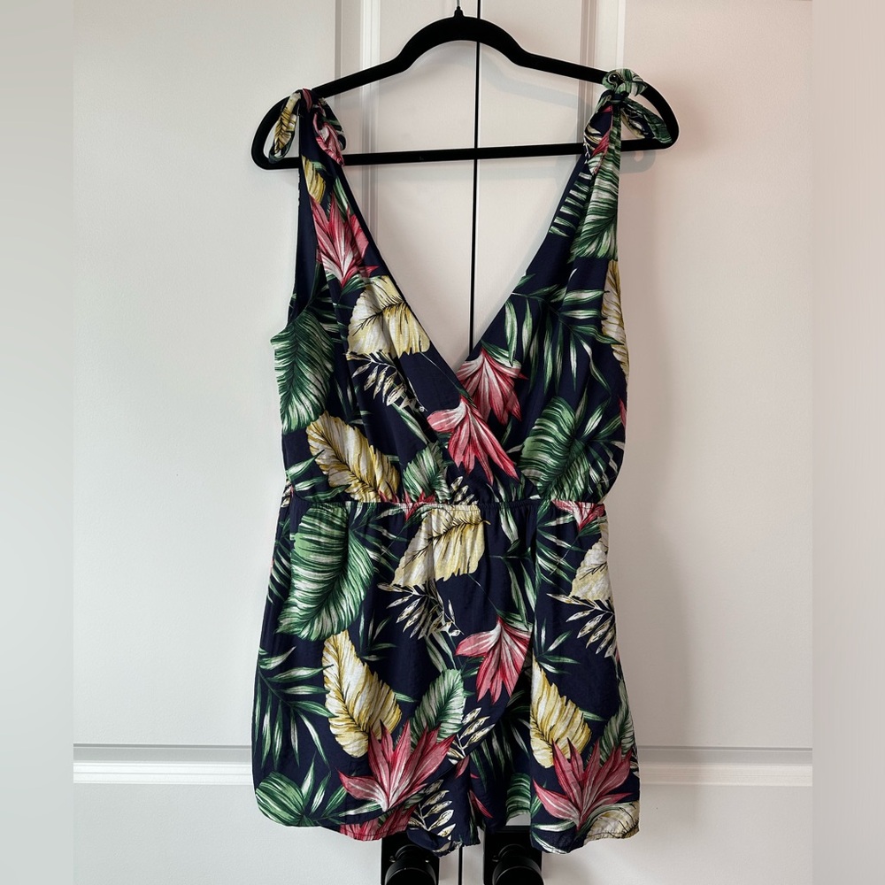 Superdown Penelope Palm Front Wrap Romper Sleeveless Navy (Size L)